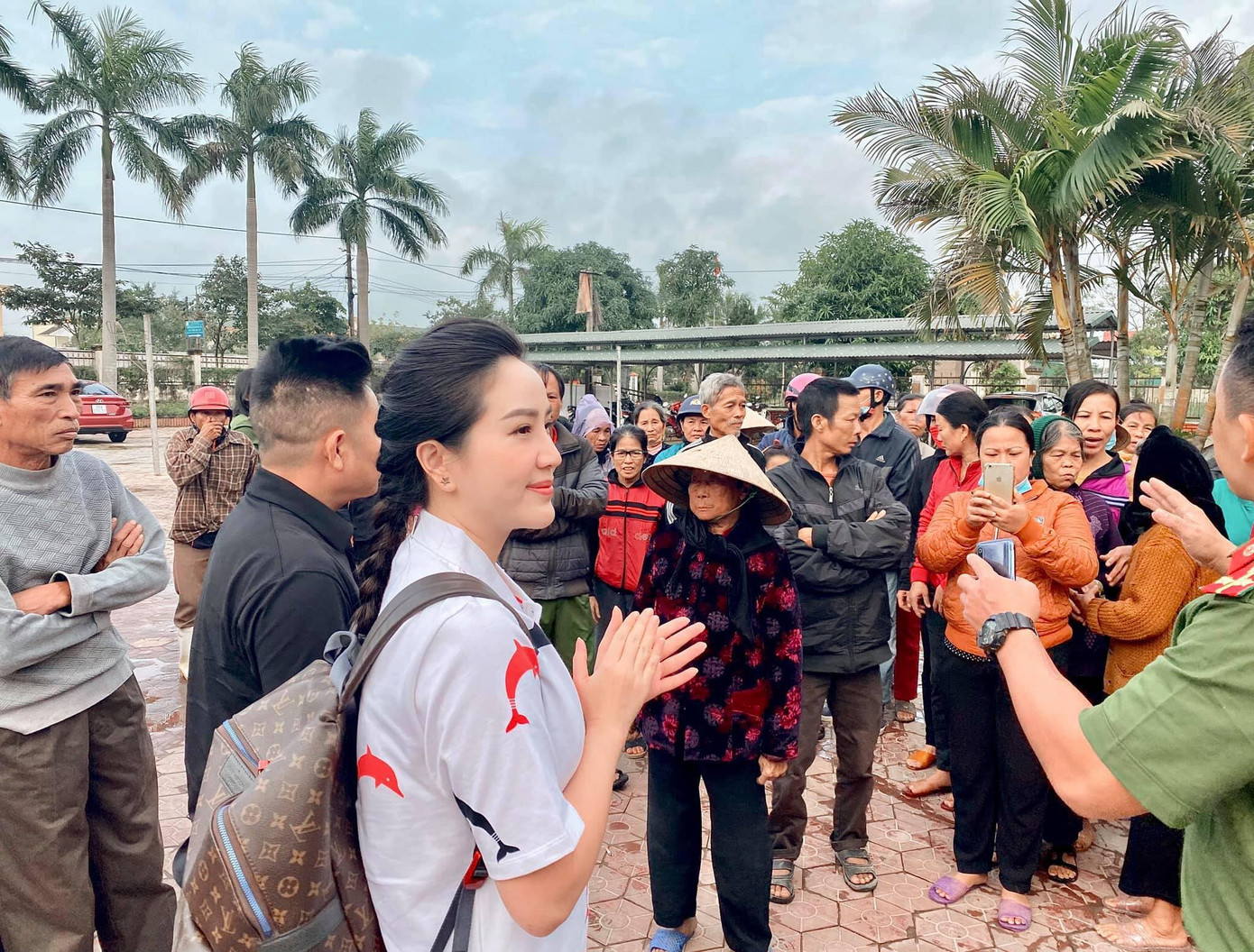 Đông Nhi khoe ảnh trên bàn mổ; Kaity Nguyễn chia sẻ hậu trường khác lạ “Tiệc trăng máu“ ảnh 24