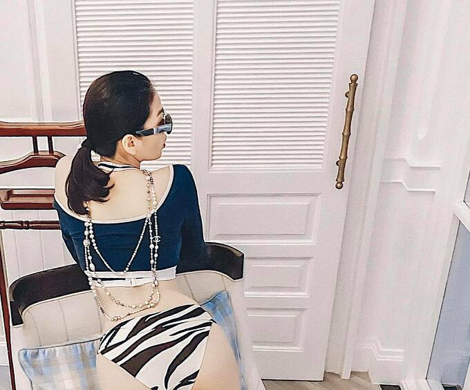 Lan Ngọc khoe ảnh gợi cảm khiến fan “bỏng” mắt; Khánh Vân bị chê già khi diện đầm maxi ảnh 20