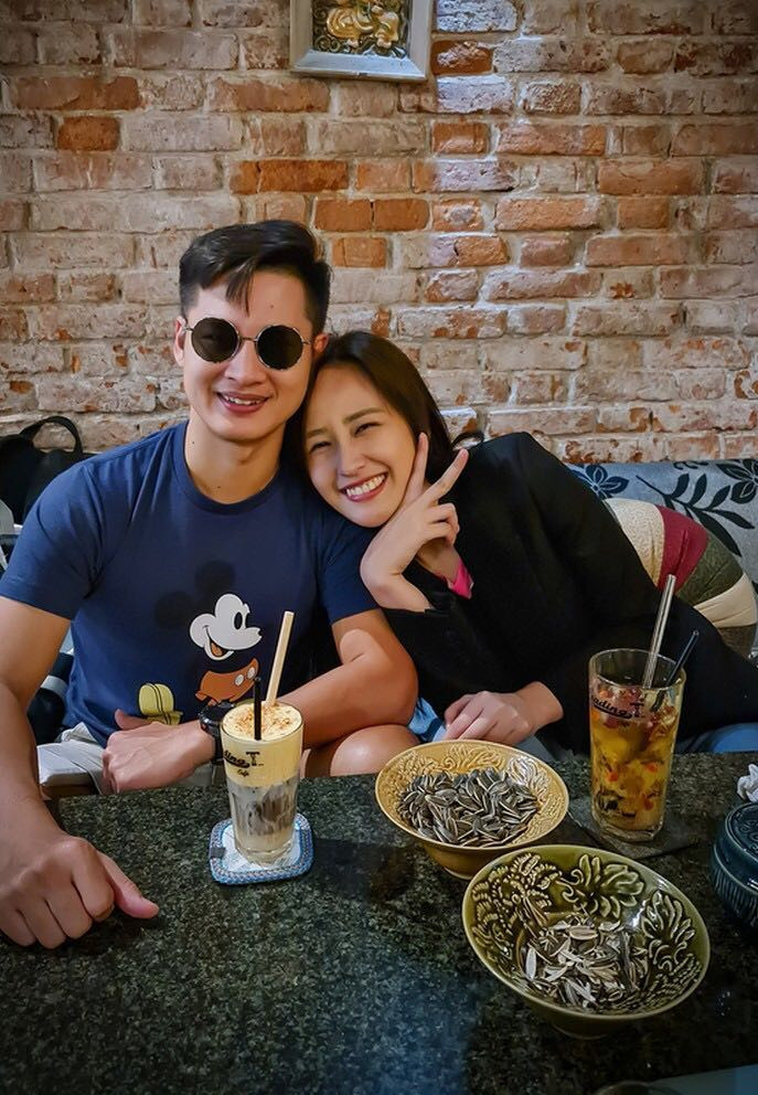 Đông Nhi hào hứng kể về trải nghiệm làm mẹ bỉm sữa; Ngọc Trinh giản dị một cách bất ngờ ảnh 1