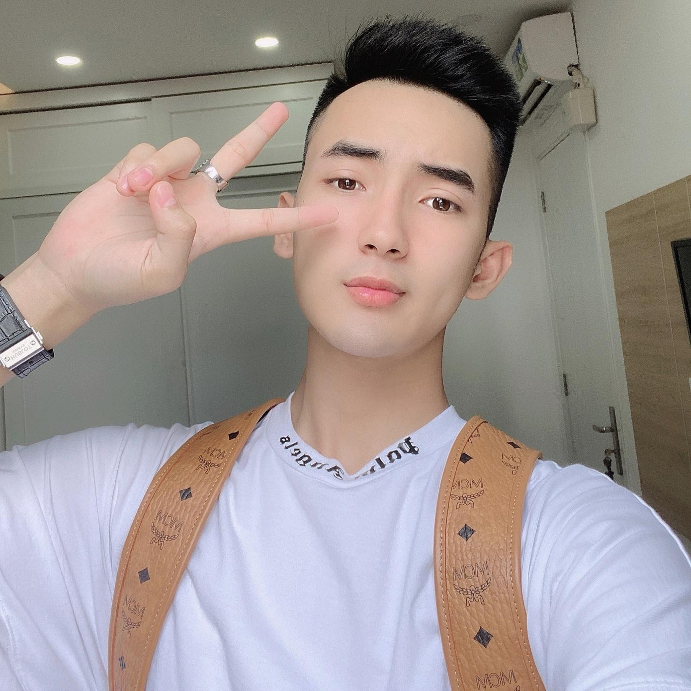 Hot boy Kiên Giang với ước mơ trở thành tiếp viên hàng không ảnh 2