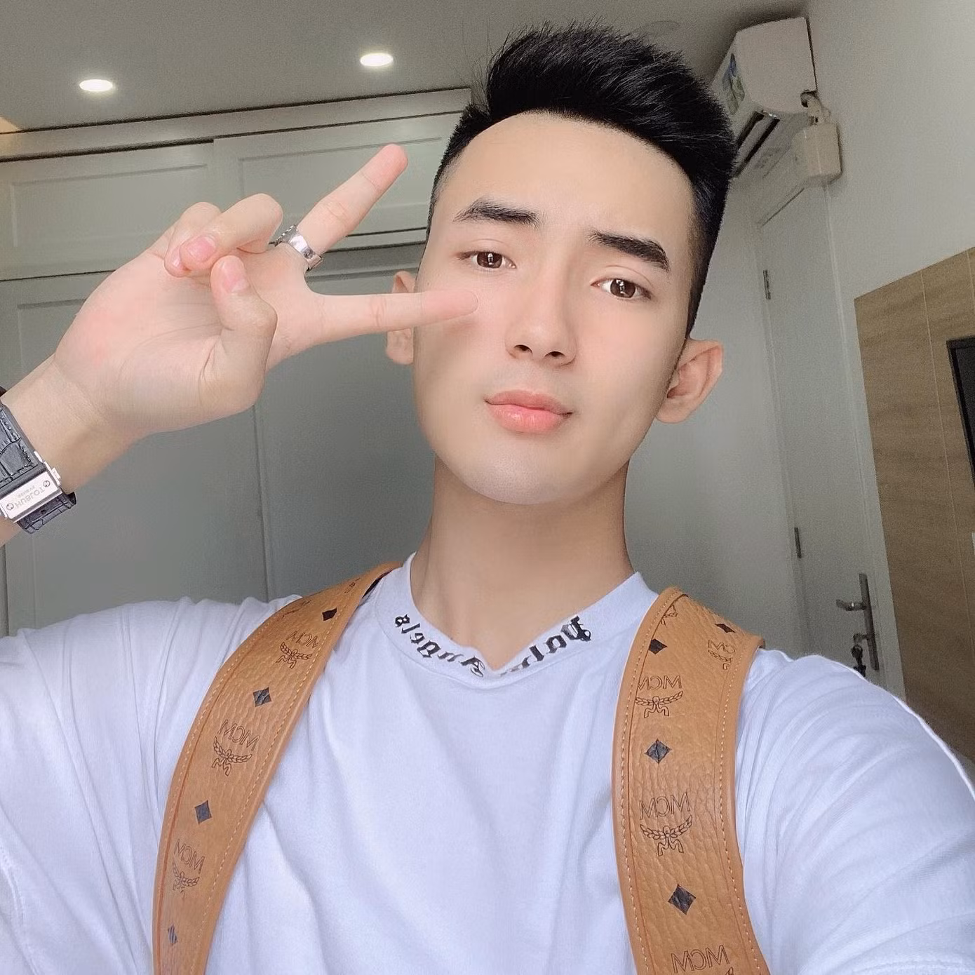 Hot boy Kiên Giang với ước mơ trở thành tiếp viên hàng không ảnh 2