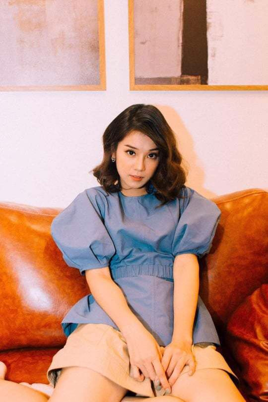 Hoàng Yến Chibi ngày càng trẻ trung; Hoàng Oanh khoe hình con trai lai Tây cực đáng yêu ảnh 1