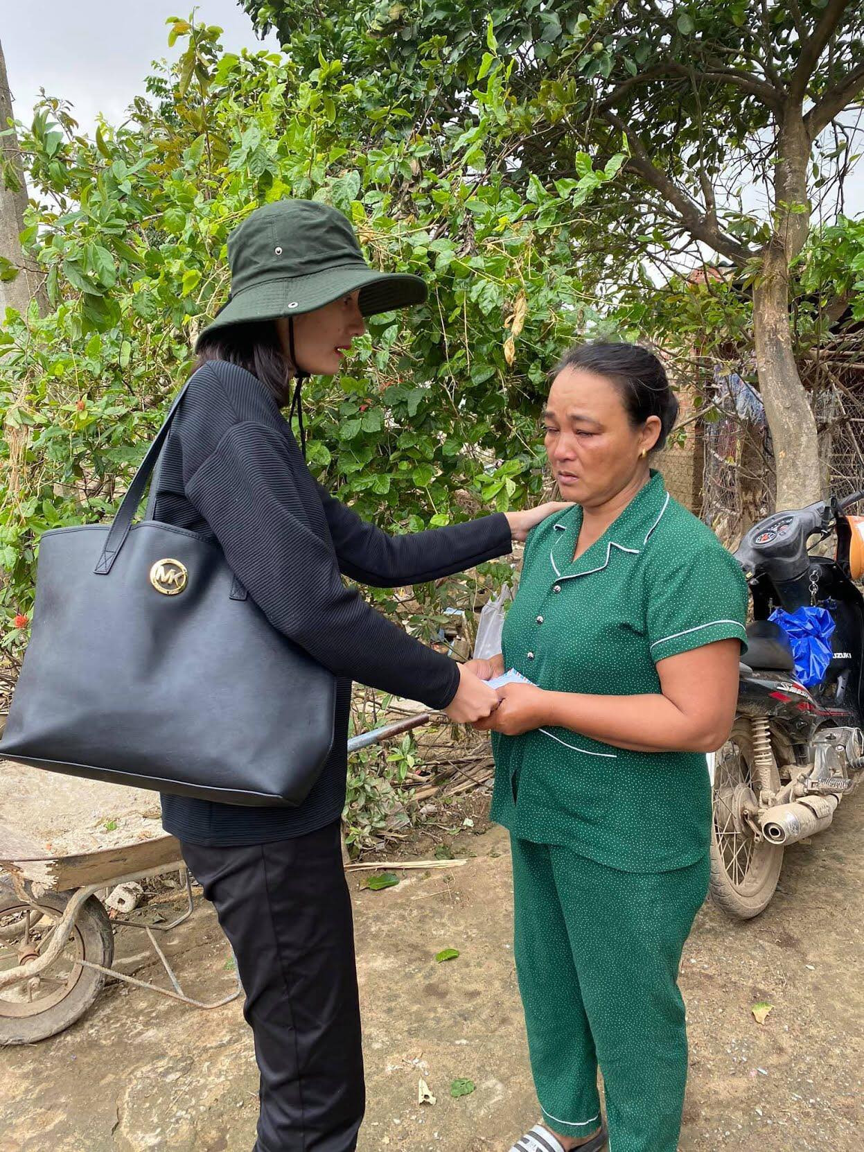 Lưu Hương Giang khoe ảnh “hậu dao kéo”; Đông Nhi “pose hình” ngay sau sinh bé Winnie ảnh 26