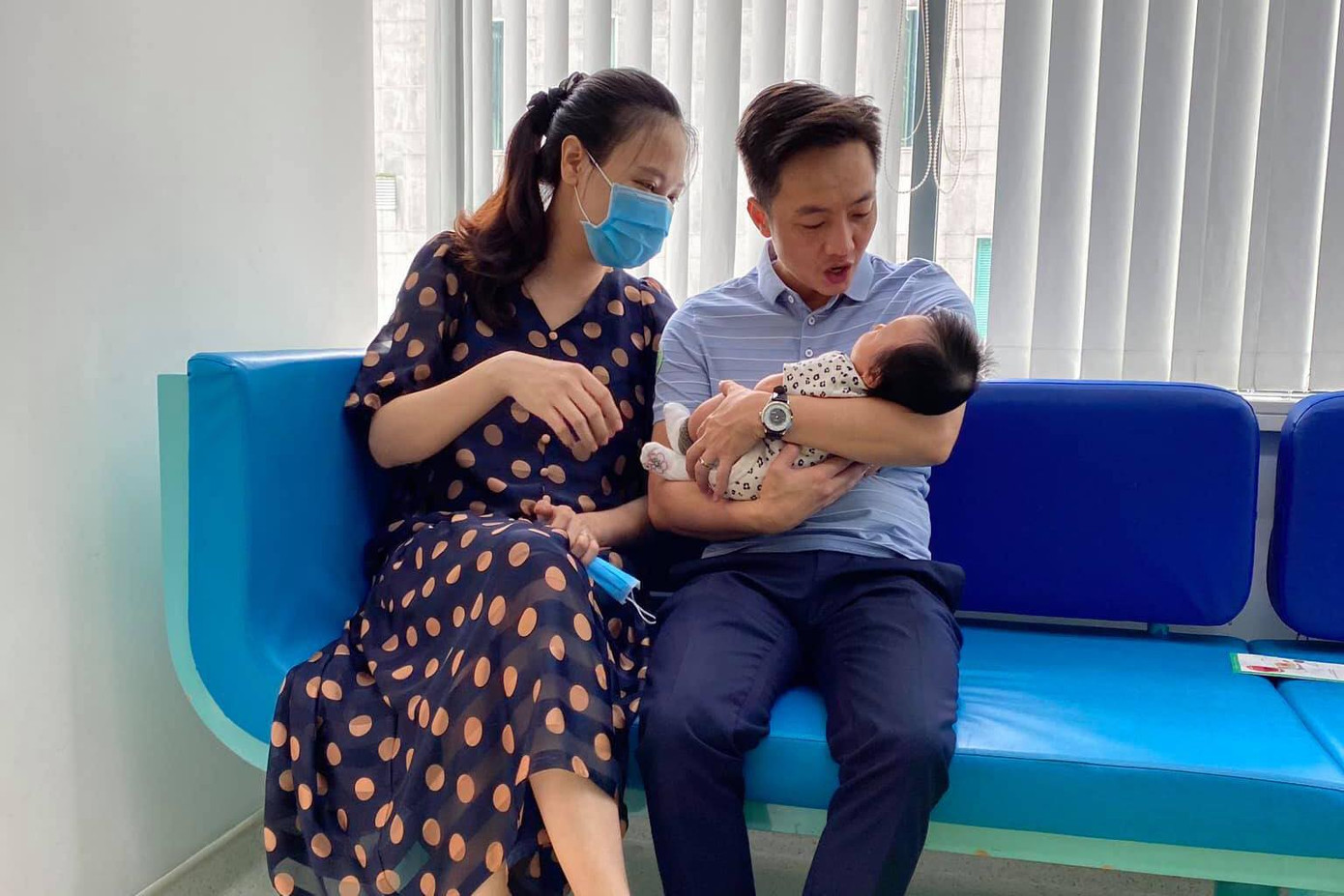 Lâm Vỹ Dạ khoe vai trần gợi cảm; Hậu ly hôn, Phạm Quỳnh Anh ngày càng tăng hạng nhan sắc ảnh 1