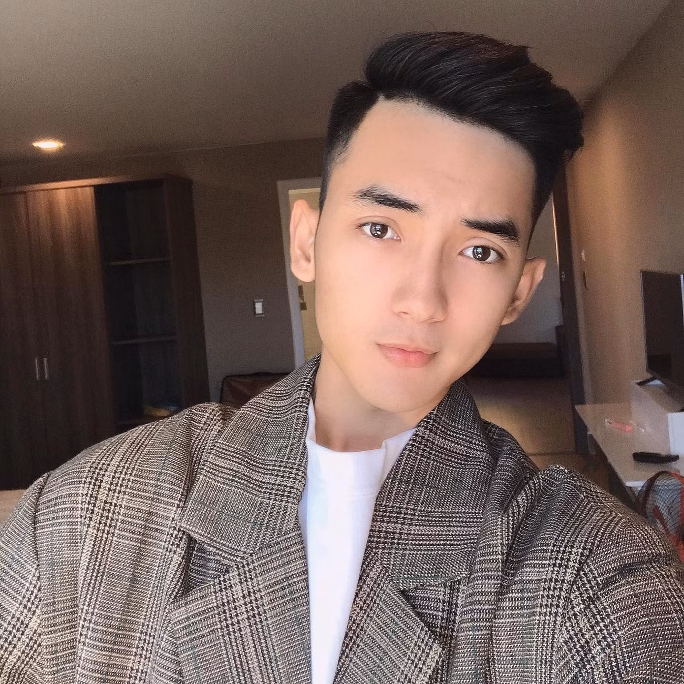 Hot boy Kiên Giang với ước mơ trở thành tiếp viên hàng không ảnh 1