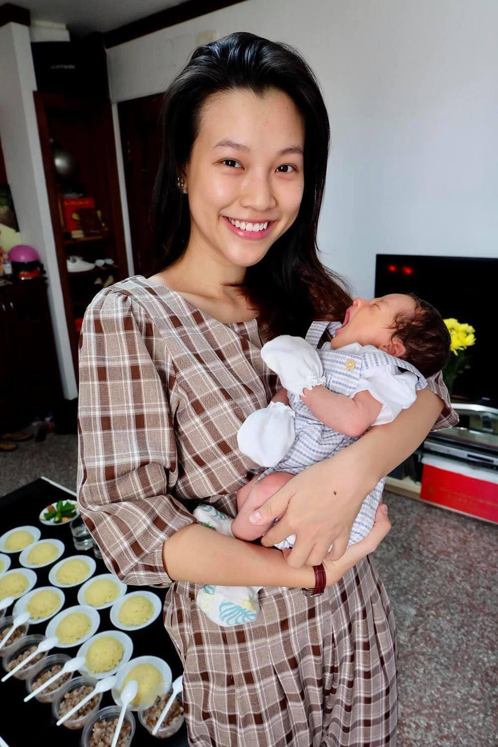 Thanh Hằng, Hiền Hồ cùng hóa chị Hằng trong dịp Tết Trung Thu nhưng mỗi người một vẻ ảnh 11