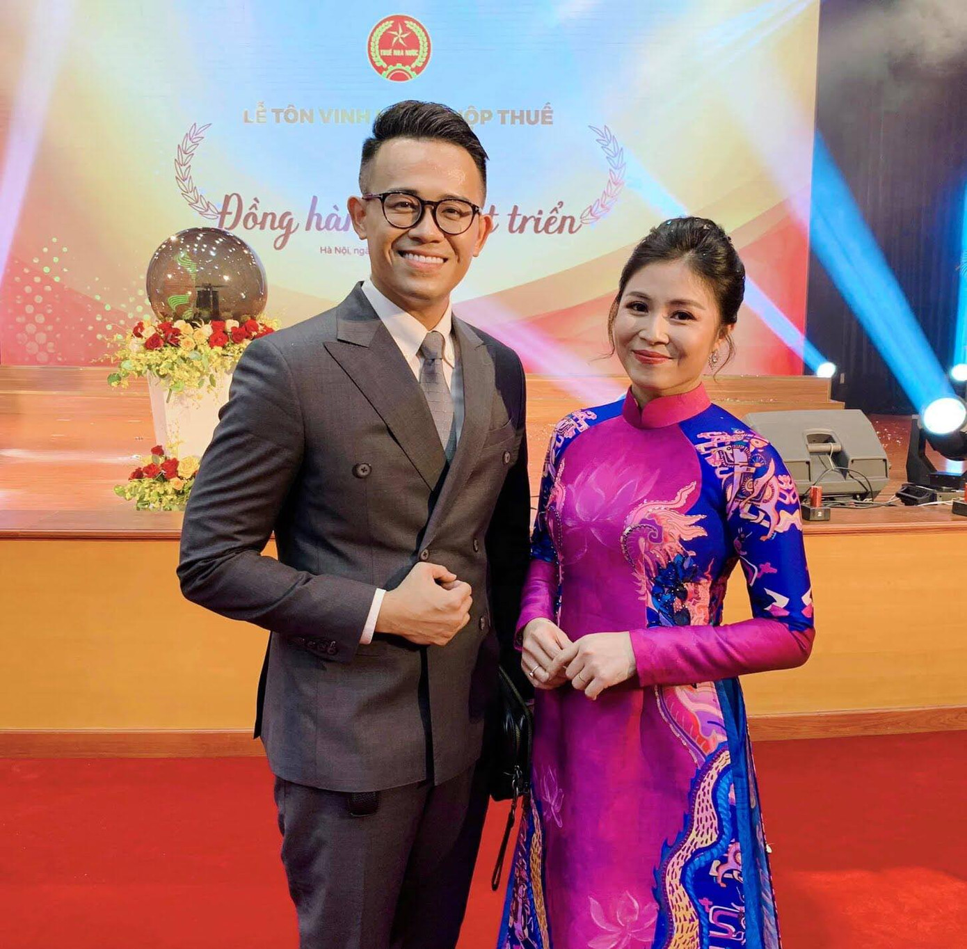 Ngọc Trinh chơi lớn nuôi heo đất bằng vàng; Diện váy đỏ đi tiệc, Bảo Thi vô cùng quyến rũ ảnh 18