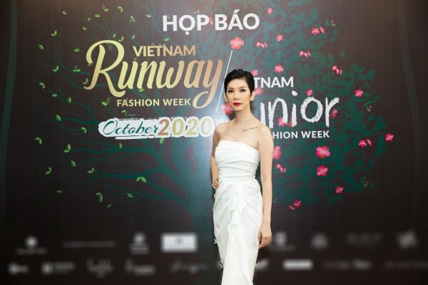 Thanh Hằng, Hiền Hồ cùng hóa chị Hằng trong dịp Tết Trung Thu nhưng mỗi người một vẻ ảnh 5