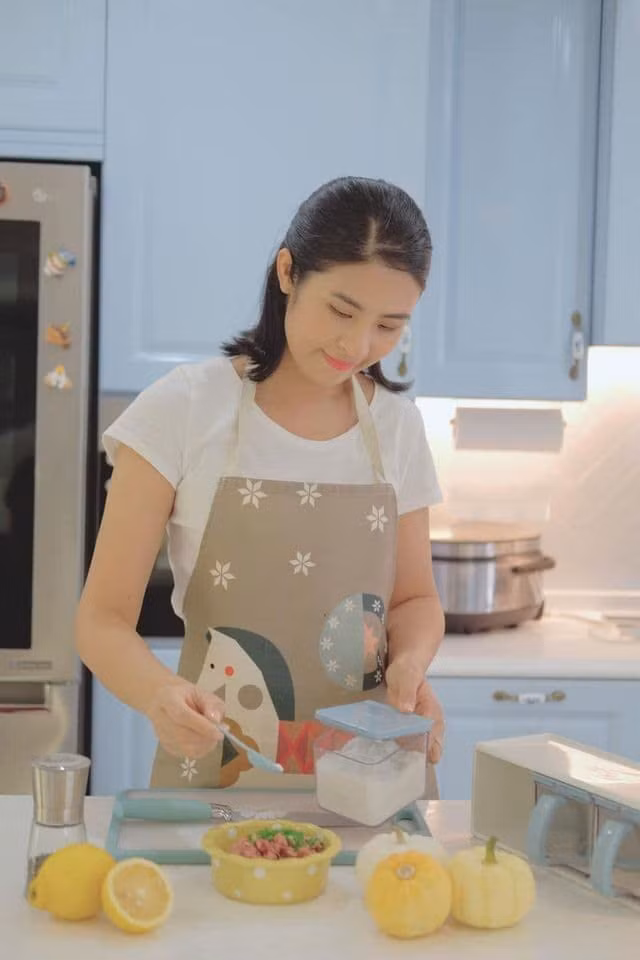Sơn Tùng gây bất ngờ khi lọt top những người đàn ông quyến rũ nhất thế giới 2020 ảnh 1