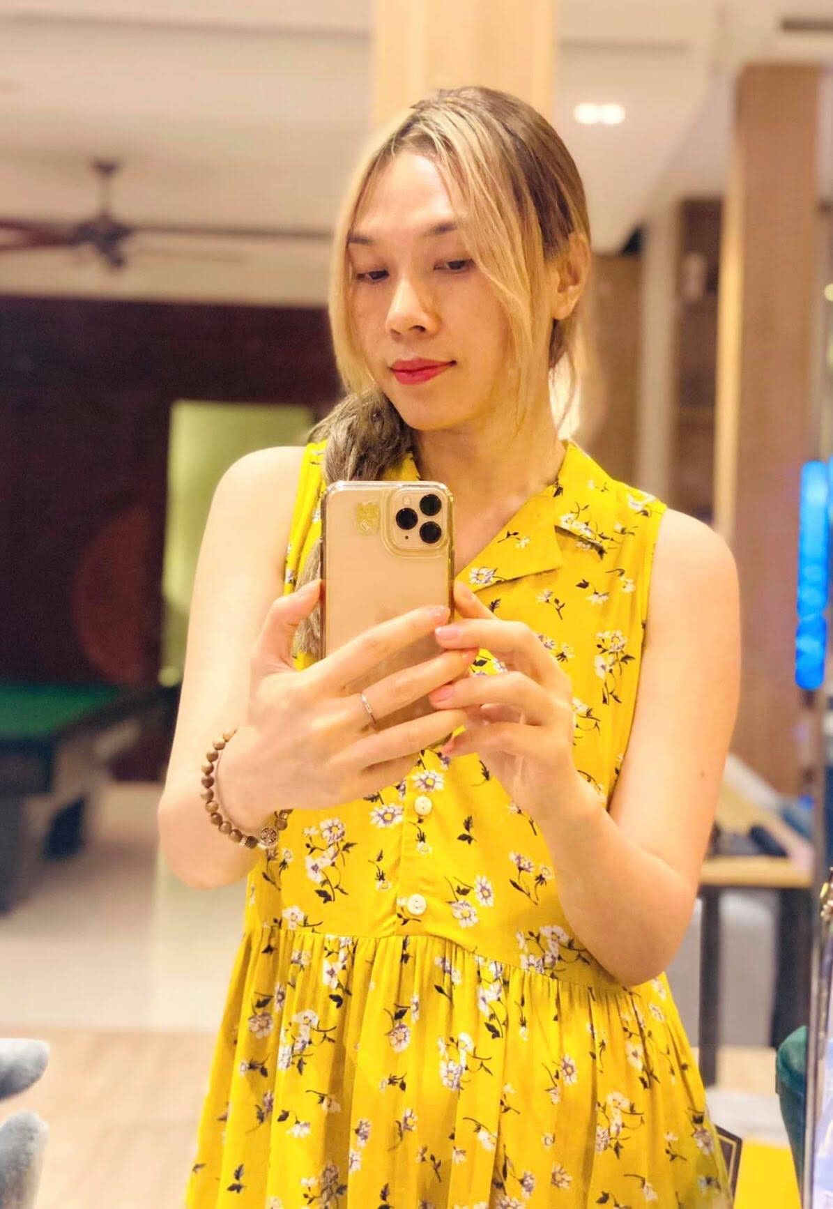 Thủy Tiên trốn chồng ra Huế hỗ trợ miền Trung; người yêu Miko Lan Trinh phẫu thuật bỏ ngực ảnh 3