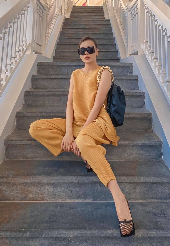 Thủy Tiên trở về Sài Gòn sau 15 ngày đi cứu trợ; Ninh Dương Lan Ngọc trấn an fan ảnh 1