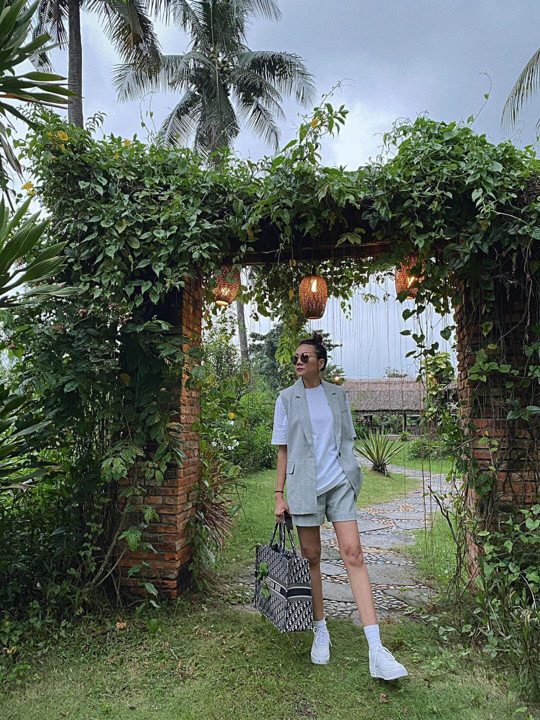 Mạc Văn Khoa chính thức lên chức bố; vợ chồng Trường Giang hóa ông bà Mười Khó cực yêu ảnh 24