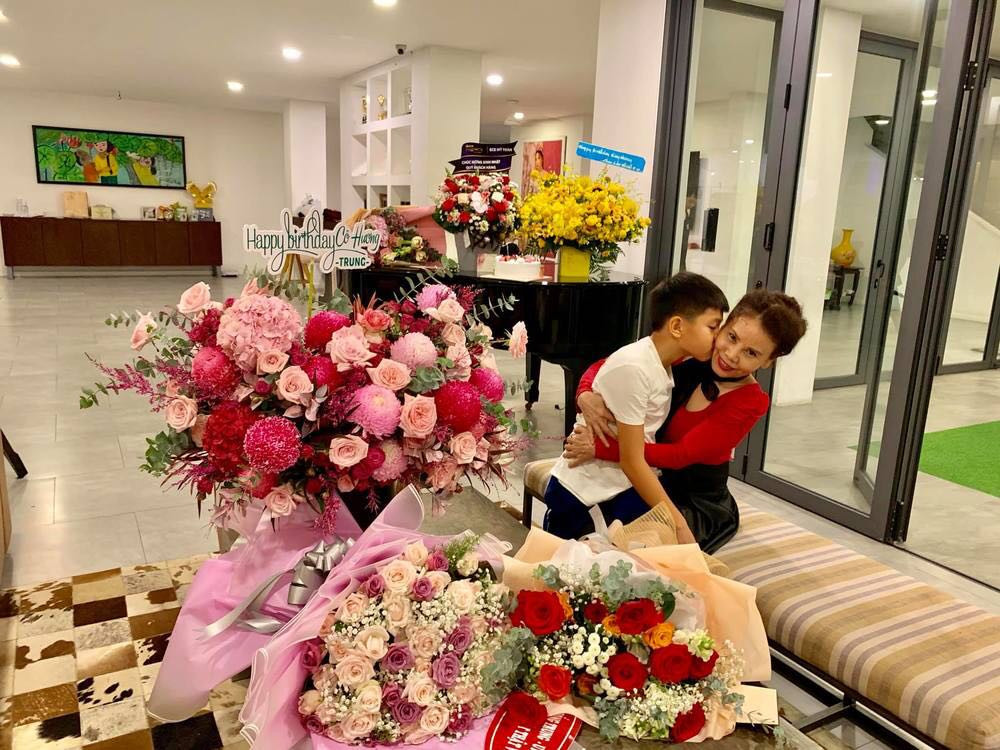 Mạc Văn Khoa chính thức lên chức bố; vợ chồng Trường Giang hóa ông bà Mười Khó cực yêu ảnh 8