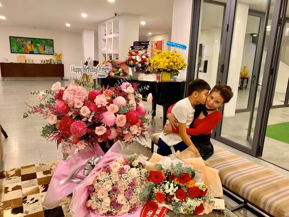Mạc Văn Khoa chính thức lên chức bố; vợ chồng Trường Giang hóa ông bà Mười Khó cực yêu ảnh 8