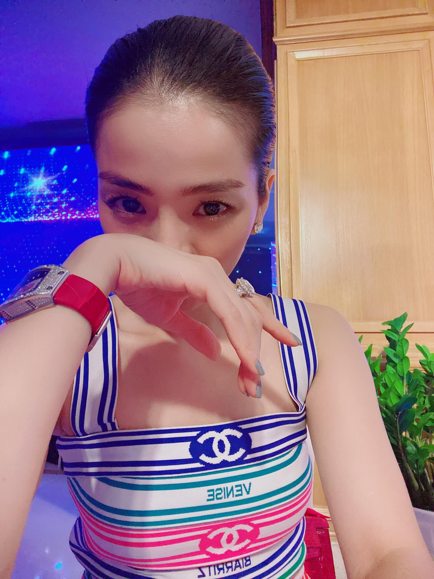 Trấn Thành mà phải đi bán nước hoa 99K? ảnh 15