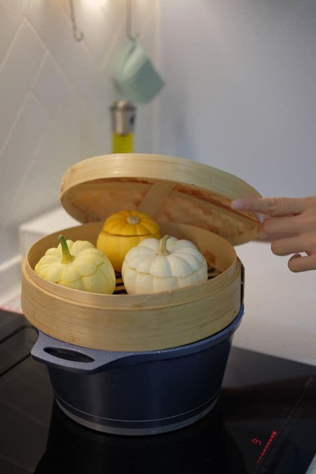 Sơn Tùng gây bất ngờ khi lọt top những người đàn ông quyến rũ nhất thế giới 2020 ảnh 4