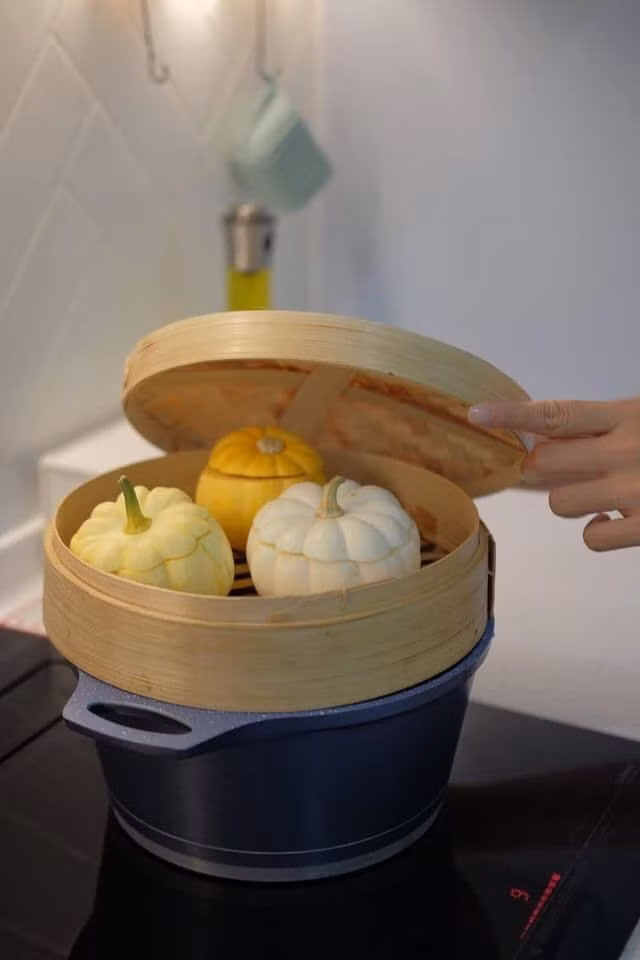 Sơn Tùng gây bất ngờ khi lọt top những người đàn ông quyến rũ nhất thế giới 2020 ảnh 4