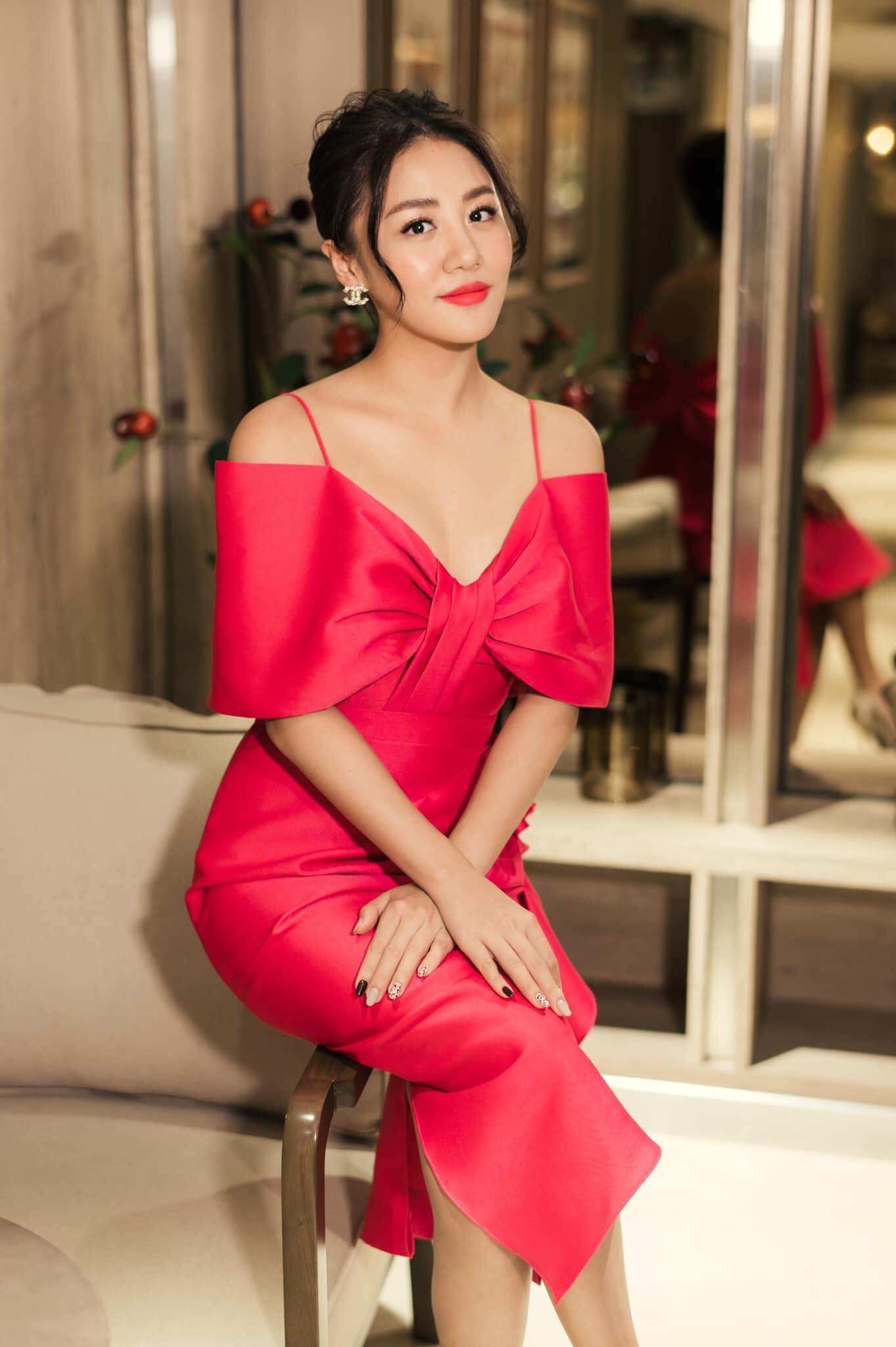 Văn Mai Hương và Thu Thủy lột xác ngoạn mục; Tiến Luật gây quỹ ủng hộ đồng bào miền Trung. ảnh 1