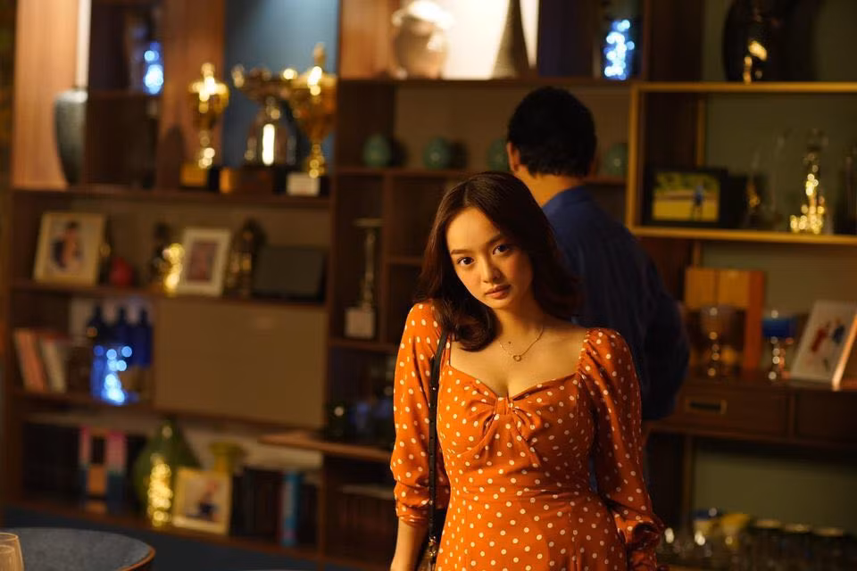 Đông Nhi khoe ảnh trên bàn mổ; Kaity Nguyễn chia sẻ hậu trường khác lạ “Tiệc trăng máu“ ảnh 14