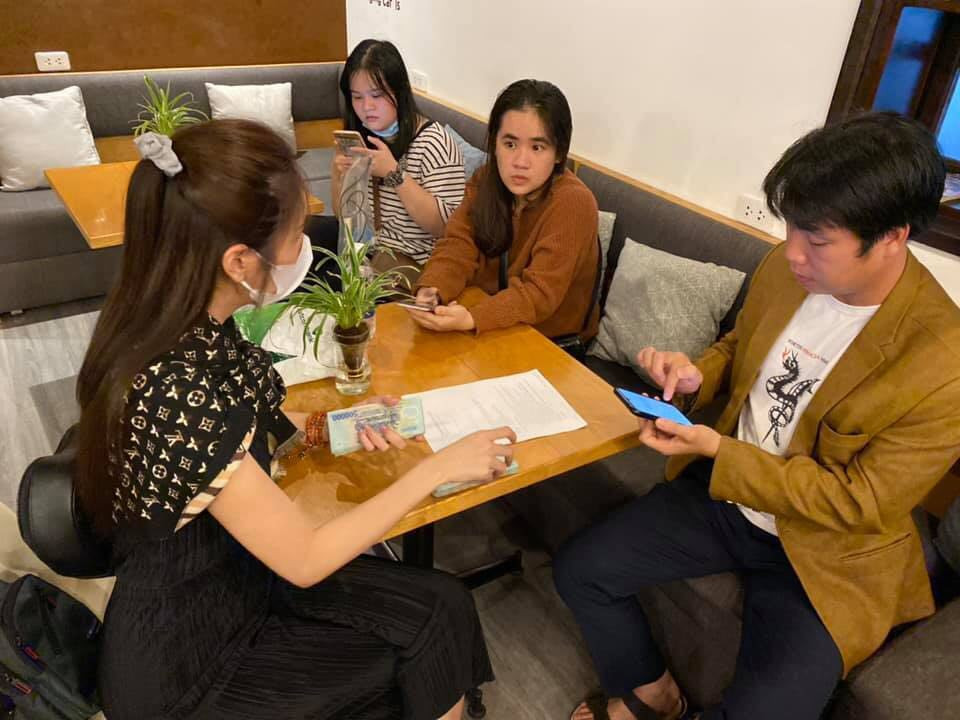 Thủy Tiên trốn chồng ra Huế hỗ trợ miền Trung; người yêu Miko Lan Trinh phẫu thuật bỏ ngực ảnh 12