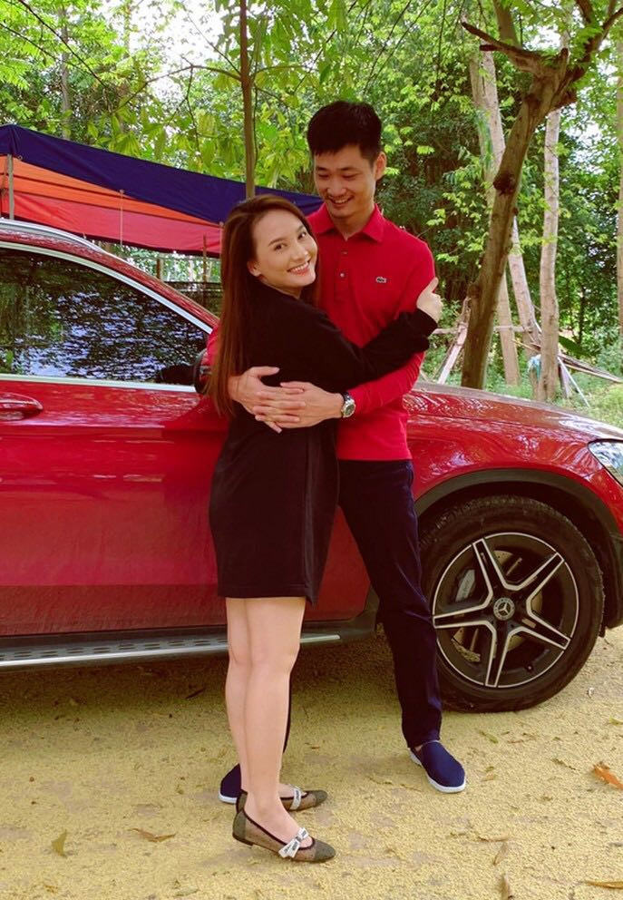 Đông Nhi khoe ảnh cùng ông xã và công chúa nhỏ; Diệu Nhi tươi rói bán xôi dù đã quá mệt ảnh 7