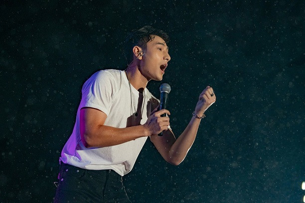 Lan Ngọc khoe ảnh gợi cảm khiến fan “bỏng” mắt; Khánh Vân bị chê già khi diện đầm maxi ảnh 6