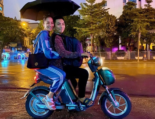 Đông Nhi hào hứng kể về trải nghiệm làm mẹ bỉm sữa; Ngọc Trinh giản dị một cách bất ngờ ảnh 2