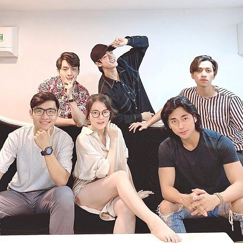 Hoàng Yến Chibi ngày càng trẻ trung; Hoàng Oanh khoe hình con trai lai Tây cực đáng yêu ảnh 3