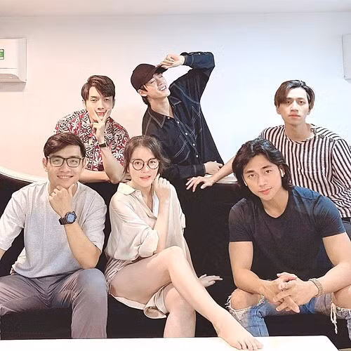 Hoàng Yến Chibi ngày càng trẻ trung; Hoàng Oanh khoe hình con trai lai Tây cực đáng yêu ảnh 3