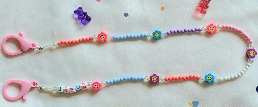 Bắt “trend” móc dây đeo cho khẩu trang ở Hàn Quốc, hội não cá vàng từ nay chẳng lo rơi mất ảnh 4