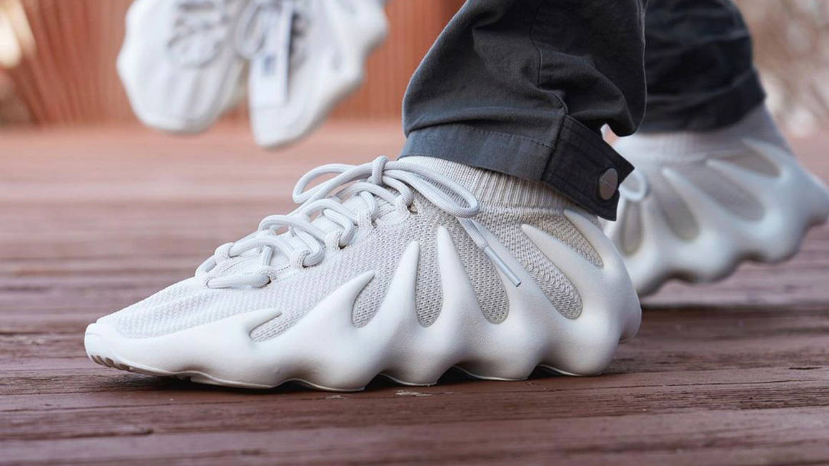 Vừa mở bán, mẫu giày “mây trắng” của Kanye West “cháy hàng” chỉ trong vòng 1 phút ảnh 4