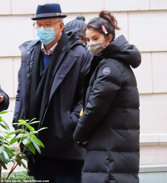 Selena Gomez trẻ trung với tóc đuôi ngựa trên phim trường ở New York ảnh 5