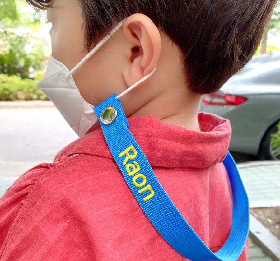 Bắt “trend” móc dây đeo cho khẩu trang ở Hàn Quốc, hội não cá vàng từ nay chẳng lo rơi mất ảnh 6