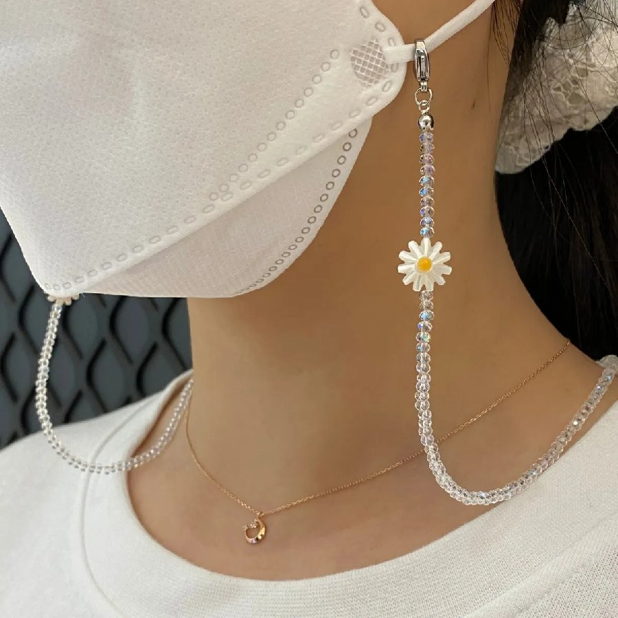 Bắt “trend” móc dây đeo cho khẩu trang ở Hàn Quốc, hội não cá vàng từ nay chẳng lo rơi mất ảnh 8