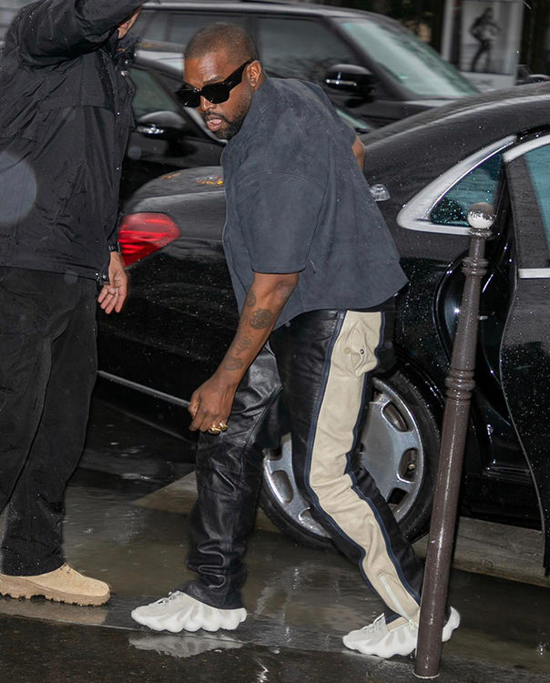 Vừa mở bán, mẫu giày “mây trắng” của Kanye West “cháy hàng” chỉ trong vòng 1 phút ảnh 3