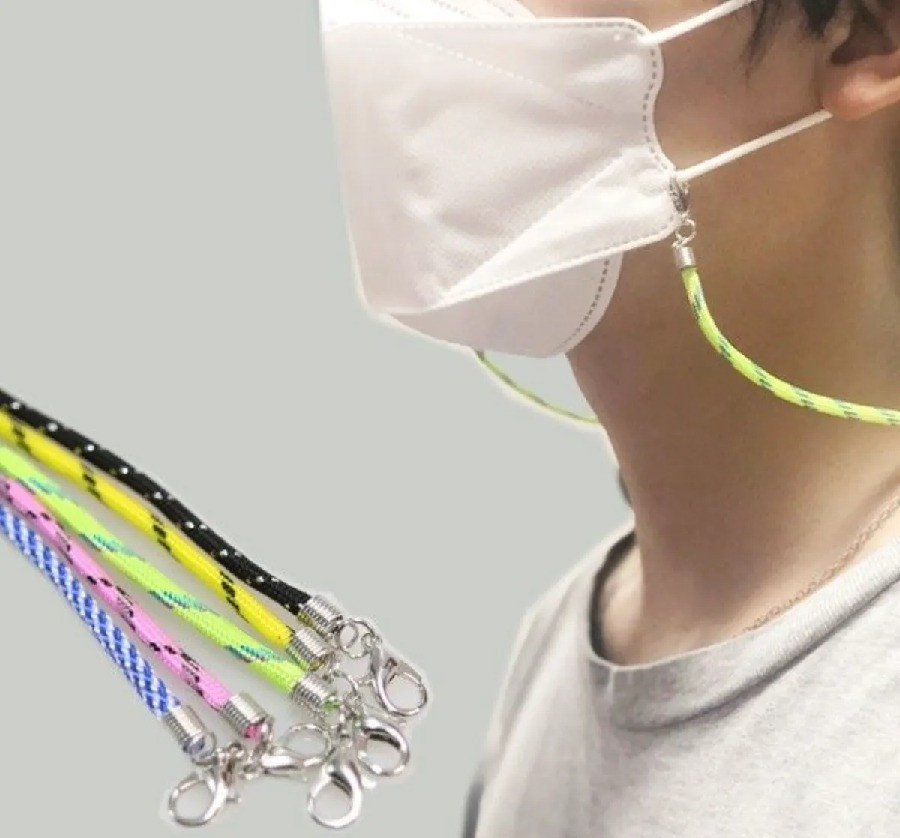 Bắt “trend” móc dây đeo cho khẩu trang ở Hàn Quốc, hội não cá vàng từ nay chẳng lo rơi mất ảnh 2