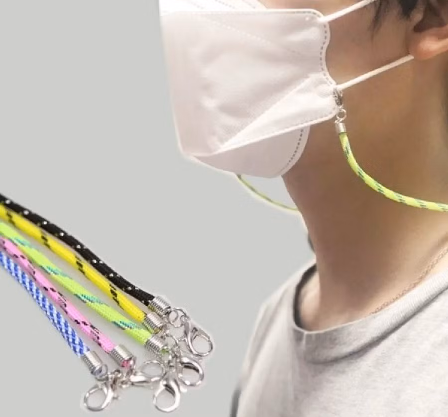 Bắt “trend” móc dây đeo cho khẩu trang ở Hàn Quốc, hội não cá vàng từ nay chẳng lo rơi mất ảnh 2