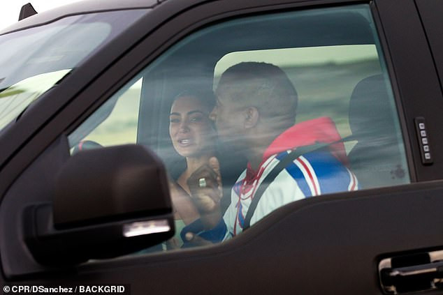 Thực hư việc cặp vợ chồng quyền lực Kim Kardashian và Kanye West sắp sửa ly hôn ảnh 2