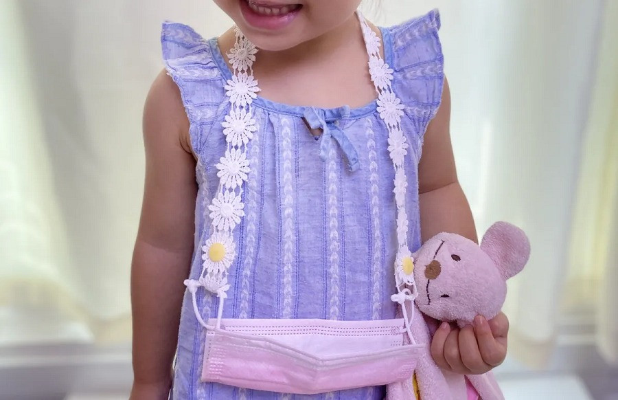 Bắt “trend” móc dây đeo cho khẩu trang ở Hàn Quốc, hội não cá vàng từ nay chẳng lo rơi mất ảnh 5