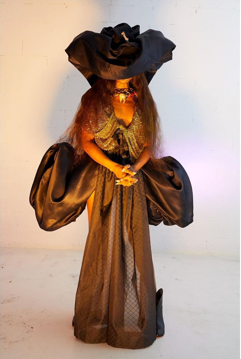 ‘Báo đen’ Naomi Campbell tung ảnh khoả thân 'bỏng rẫy' ở tuổi 50 ảnh 3