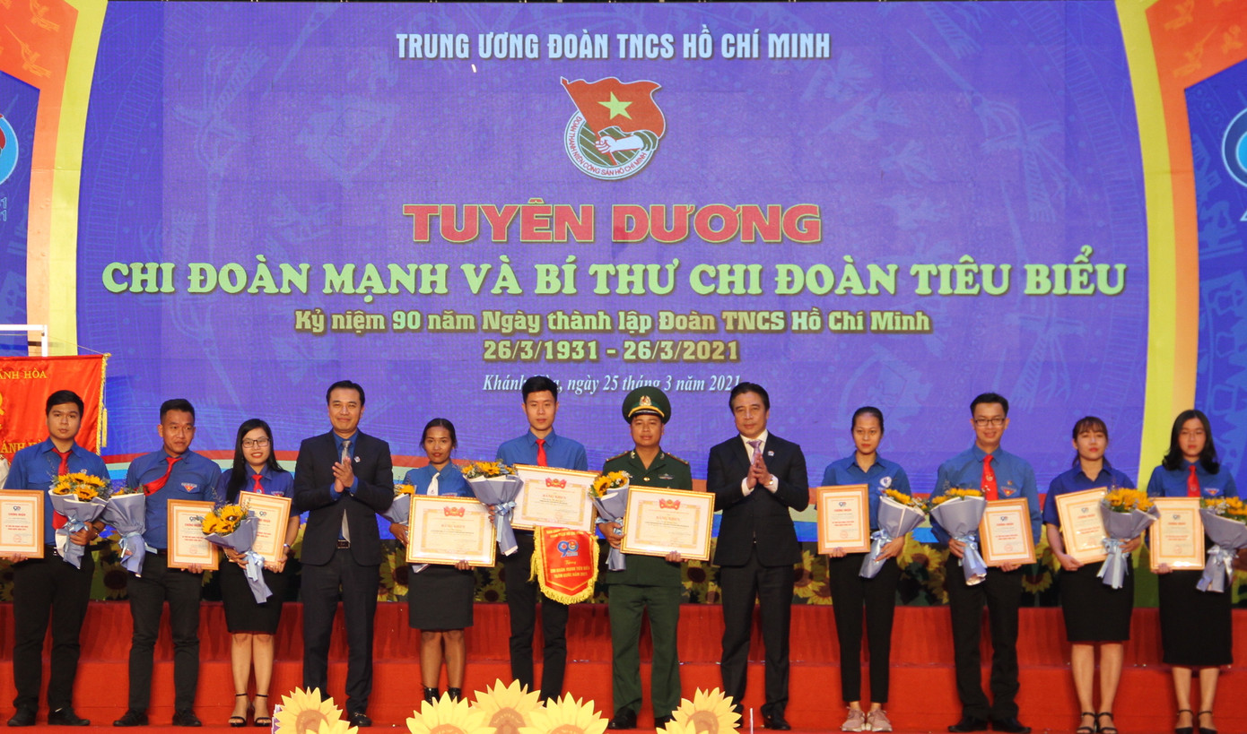 Tỉnh đoàn Bình Định tuyên dương 90 gương cán bộ, Đoàn viên tiêu biểu ảnh 6