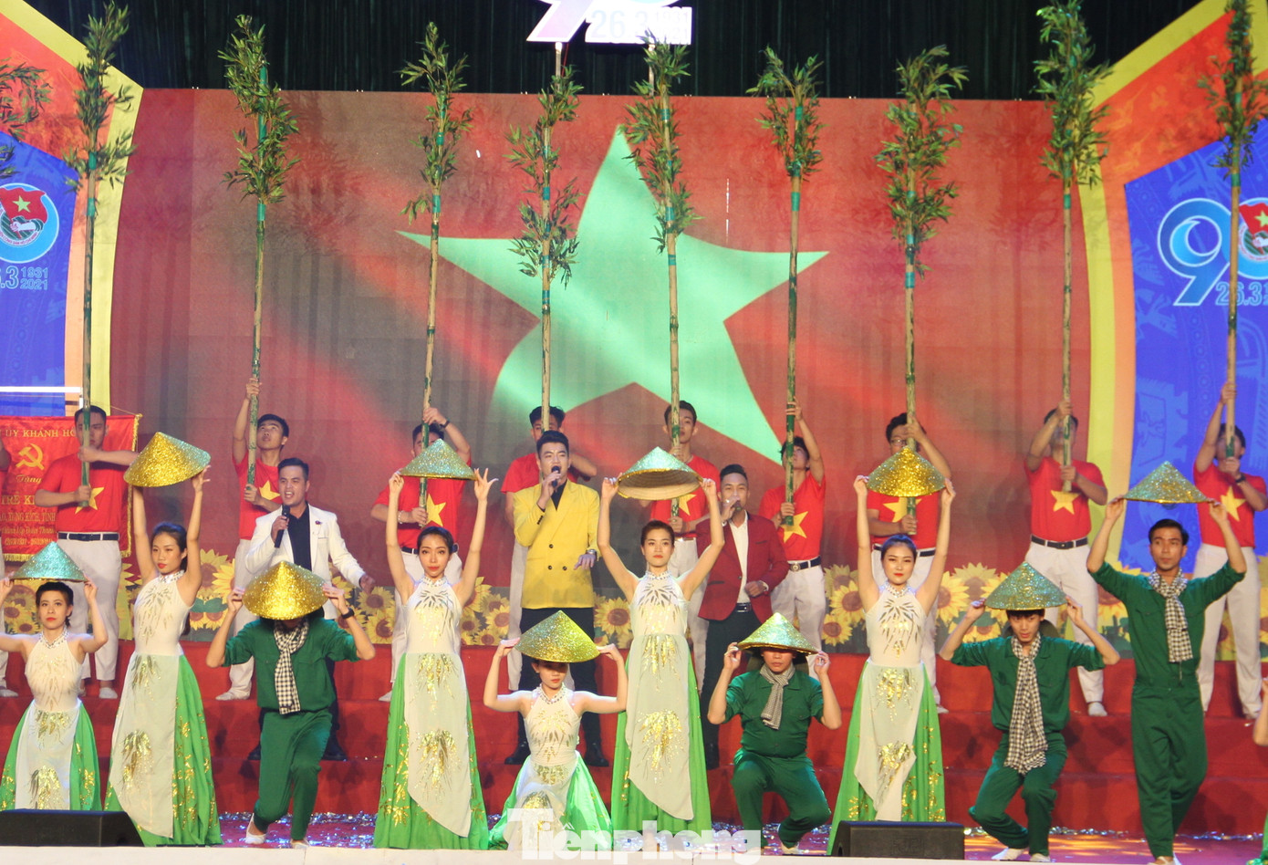 Chương trình nghệ thuật kỷ niệm 90 năm Ngày thành lập Đoàn TNCS Hồ Chí Minh Tỉnh đoàn Bình Định tuyên dương 90 gương cán bộ, Đoàn viên tiêu biểu ảnh 7