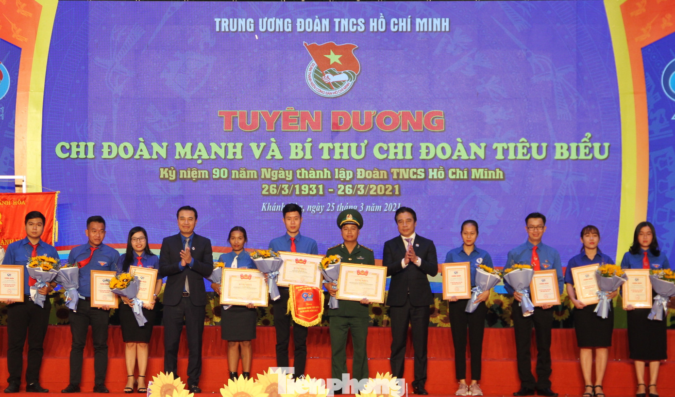 Trung ương Đoàn trao bằng khen cho Chi đoàn mạnh và Bí thư Chi đoàn tiêu biểu Khánh Hoà Tỉnh đoàn Bình Định tuyên dương 90 gương cán bộ, Đoàn viên tiêu biểu ảnh 6