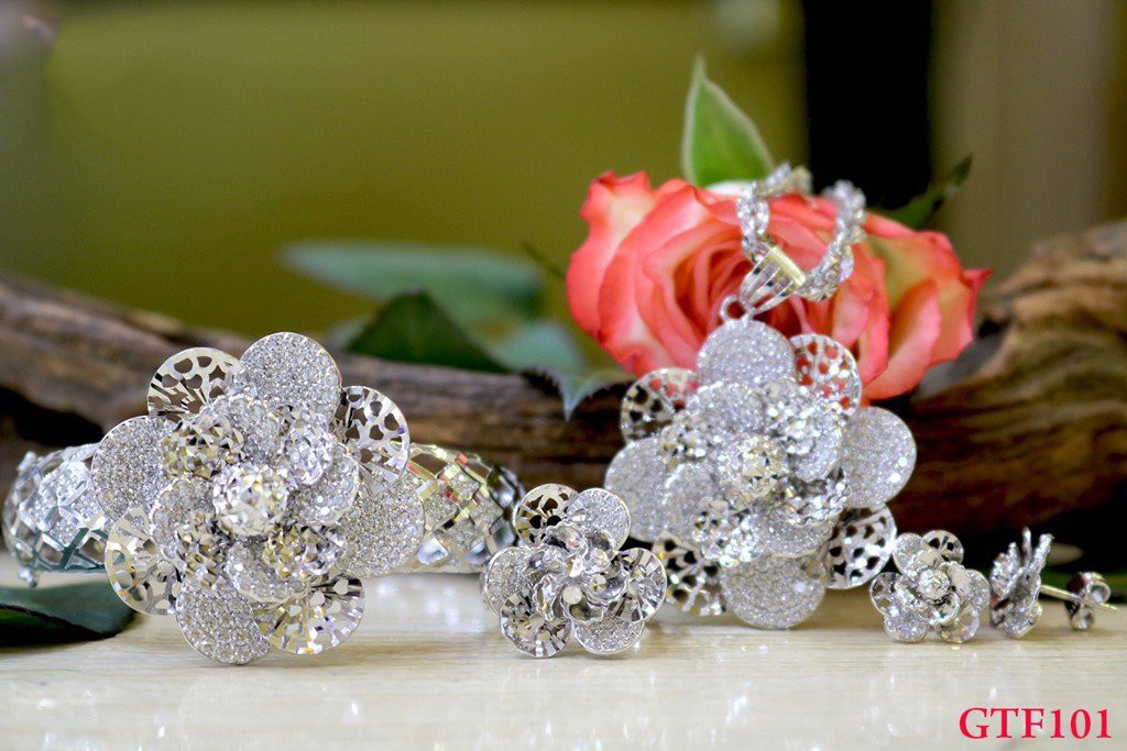 Trang sức Ngọc Châu Âu - đồng hành cùng phái đẹp trên chặng đường làm mới bản thân ảnh 1