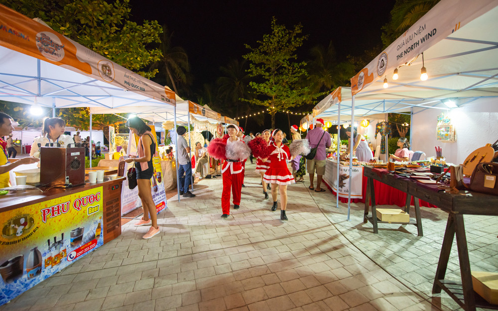 Đảo ngọc Phú Quốc đón giáng sinh với triển lãm ánh sáng ‘Save The Oceans’ ảnh 4