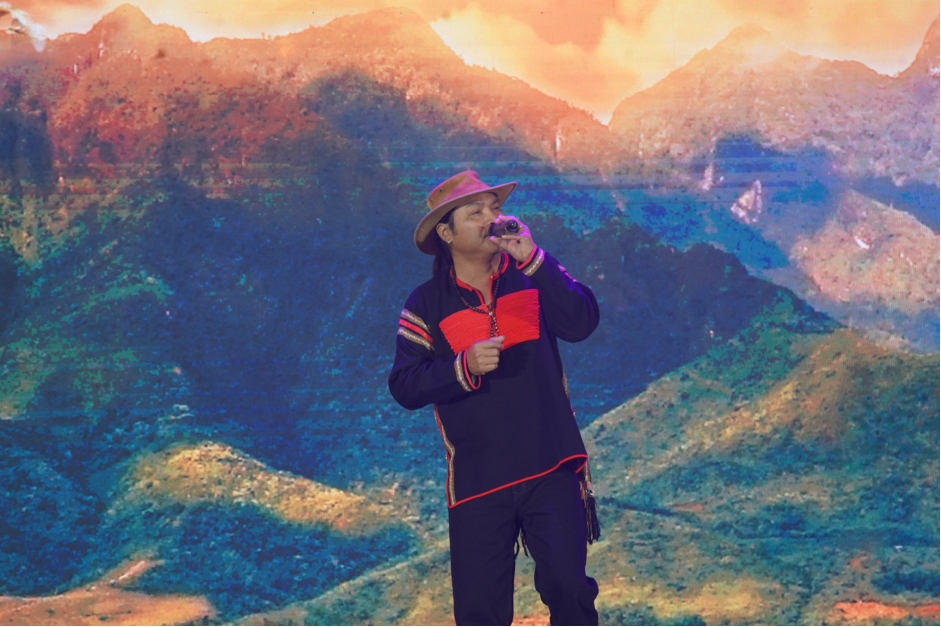 H’Hen NiÊ cùng ‘ hành trình kiến tạo biểu tượng phồn vinh’ với Ecocity Premia ảnh 3