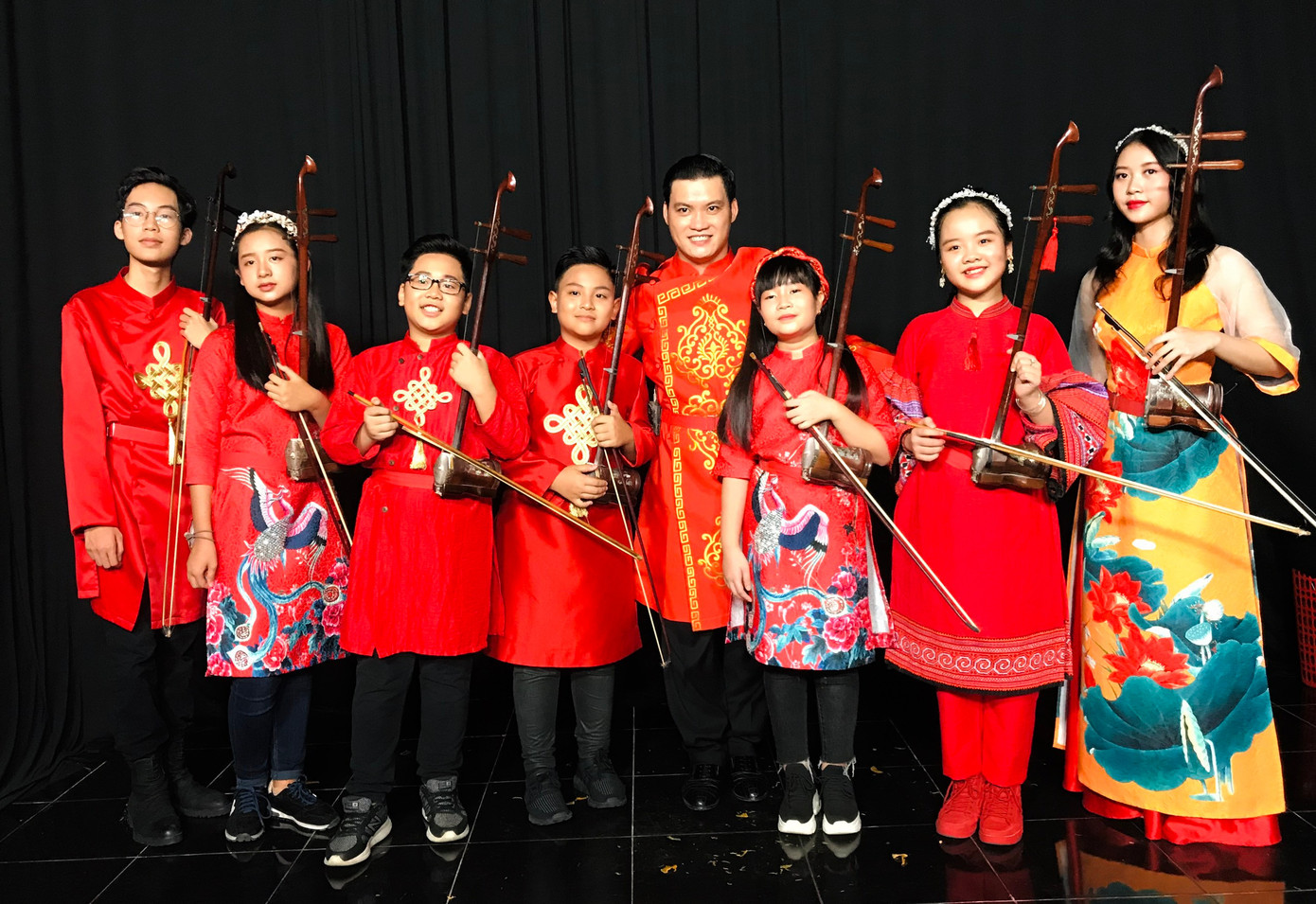 Cô bé đạt học bổng phổ thông Mỹ nhờ say mê đàn nhị ảnh 2