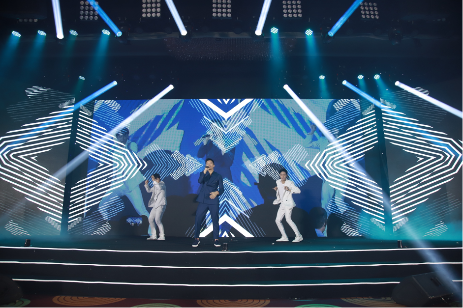 H’Hen NiÊ cùng ‘ hành trình kiến tạo biểu tượng phồn vinh’ với Ecocity Premia ảnh 4