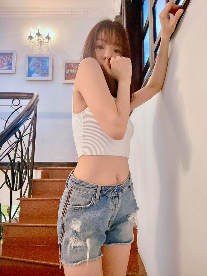 Ngọc Trinh đăng clip mặc nội y, loạt sao Việt hở bạo khoe body ‘vẫn ổn’ sau Tết ảnh 7