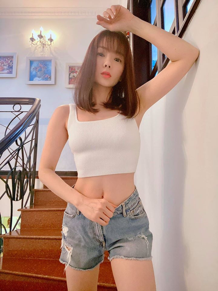 Ngọc Trinh đăng clip mặc nội y, loạt sao Việt hở bạo khoe body ‘vẫn ổn’ sau Tết ảnh 6